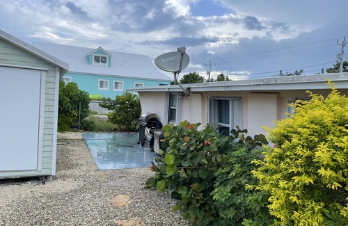 Tavernier Cottage | Cute Canal Front Cottage