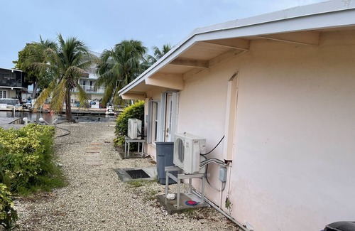 Tavernier Cottage | Cute Canal Front Cottage