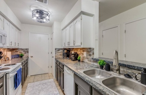 Frisco House | Cute Chic 2B 2B Duplex APT