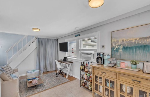 Lake Como Cottage | Cute & Clean Cottage! Near downtown, restaurants and beach!