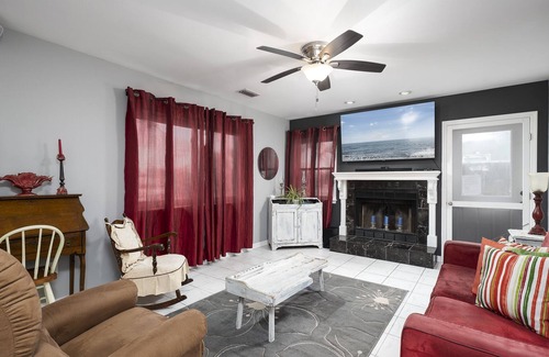 Marineland Acres House | Cute coastal home, pet friendly + close to beach