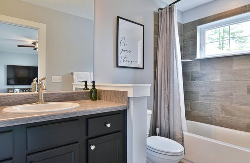 Candler House | Cute & Comfy Condo ~ 9 miles to DTWN Asheville