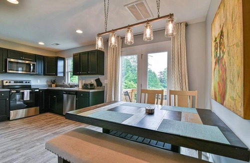 Candler House | Cute & Comfy Condo ~ 9 miles to DTWN Asheville