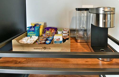 Candler House | Cute & Comfy Condo ~ 9 miles to DTWN Asheville