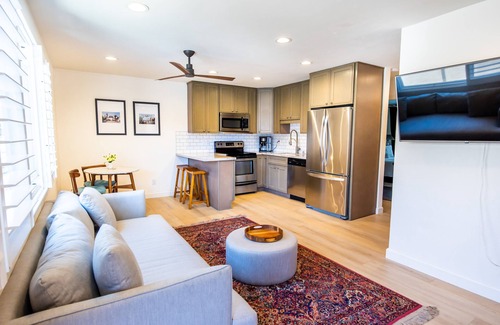 Croham Condo | Cute Condo in Gated Community