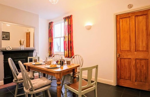 Hastings House | Cute Cottage 5 min walk from Cafés Station and Sea