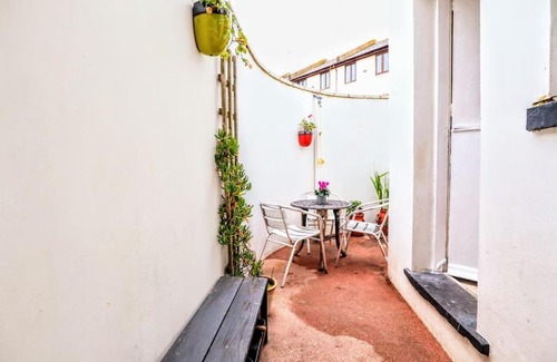 Hastings House | Cute Cottage 5 min walk from Cafés Station and Sea