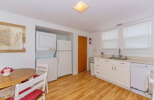 Saratoga Springs Cottage | Cute Cottage 5 minutes from the Track
