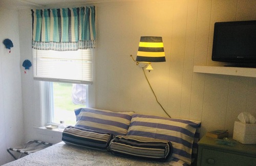 Rye Cottage | Cute cottage has everything you’ll need for a great stay at Pirates Cove beach.