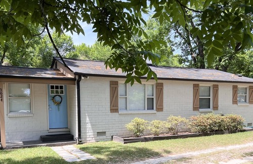 Martinez House | CUTE COTTAGE NEAR EVERYTHING