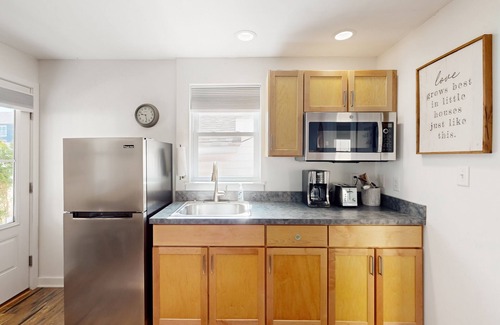 Ocean City Cottage | Cute cottage near the boardwalk & bay with patio, outdoor shower, & kitchenette