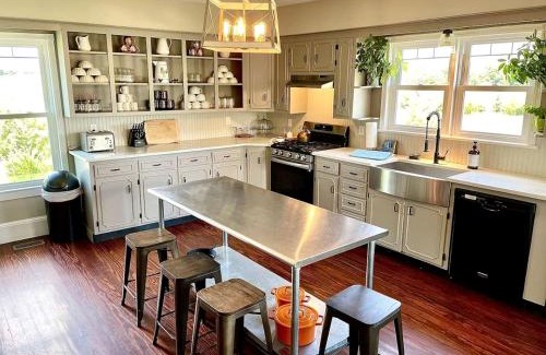 Luray House | Cute Cottage on Working Farm for Farmstay Glamping Getaways to Virginia - Perfect for Animal Lovers