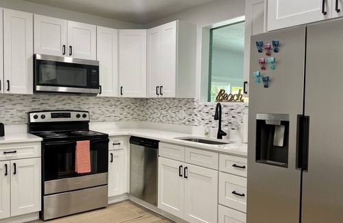 North Beach House | Cute cottage right next to Hanna Park’s beautiful beaches and The Naval station