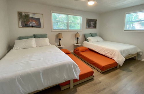 North Beach House | Cute cottage right next to Hanna Park’s beautiful beaches and The Naval station