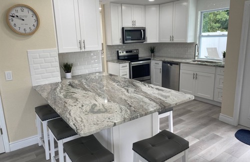 Vero Beach Cottage | Cute Cottage with pool, 7 minutes 2.1 miles to Vero's Best Beach, Pet Freindly