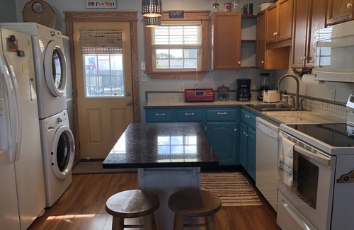 Morehead City House | Cute cottage within walking distance to historic downtown Beaufort, NC.