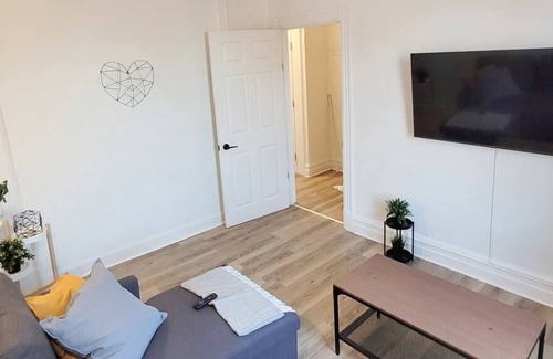 Verdun Apartment | Cute & Cozy 1BDR in Verdun