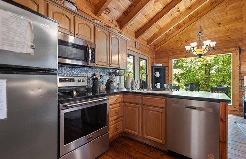 Rogers Cabin | Cute, Cozy Log Cabin, Private setting, Decorated in red & black Rooster theme.