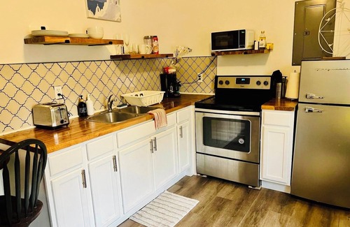 Jacksonville Apartment | Cute, cozy place! Very peaceful & Safe!