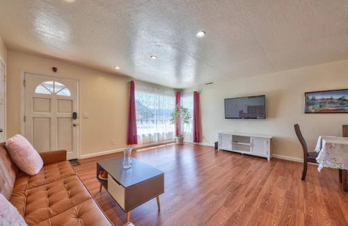 Seaside House | Cute Entire House Three Bedroom Near Monterey
