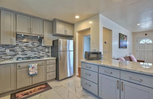 Seaside House | Cute Entire House Three Bedroom Near Monterey