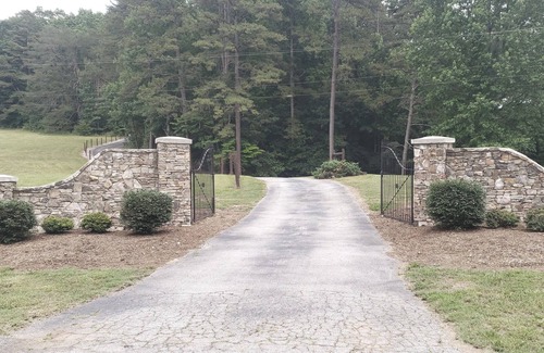 Greenville - Spartanburg Cabin | Cute Farm in law suite on Saluda River.
