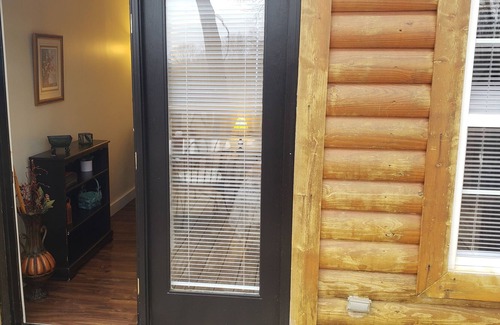 Greenville - Spartanburg Cabin | Cute Farm in law suite on Saluda River.