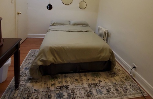 Canton Apartment | Cute getaway in Baltimore near the park