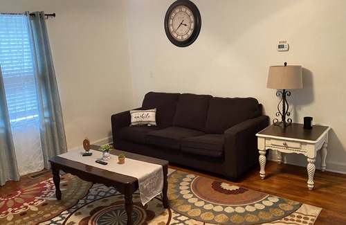 Aurora House | Cute home 3 mins from Nutrien, walking distance to boat landing/fishing areas!