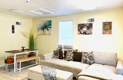 Lander House | Cute Lil House