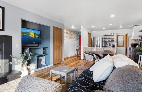 Camdenton Condo | Cute Little Boho Condo-Pet Friendly- Next Door to Pool- Boat Slip- Completely Remodeled- Less than 10 min from Amphitheater