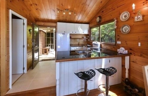 Lake Tarawera Cottage | Cute lockwood with stunning lake views