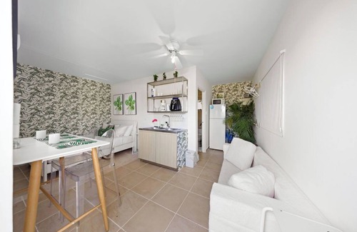 Gold Coast Apartment | Cute Modern Studio|Pool|BBQ|Walk to Beaches & Golf
