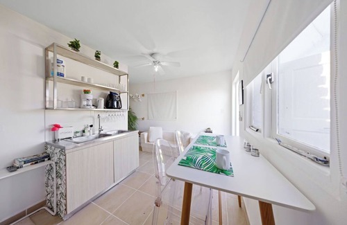 Gold Coast Apartment | Cute Modern Studio|Pool|BBQ|Walk to Beaches & Golf
