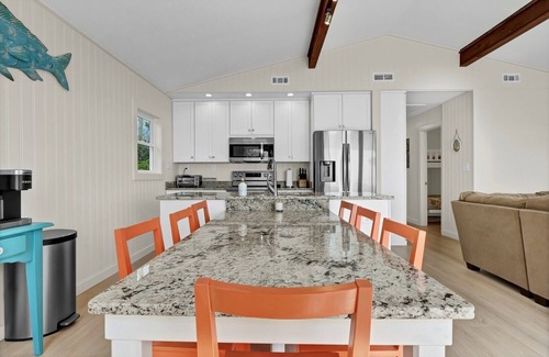 Surf City Cottage | Cute Oceanfront Beach Cottage- 3 bedrooms Surf City