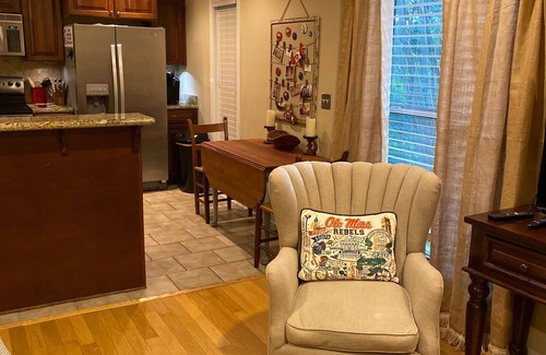 Oxford Condo | Cute Oxford Condo 2 Blocks From The Square