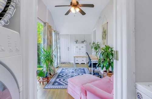 North Charleston Cottage | Cute Park Circle Cottage- Walk to restaurants/bars