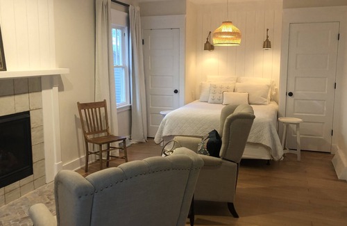 Twin Lakes Cottage | Cute peaceful cottage close to downtown Twin Lakes.