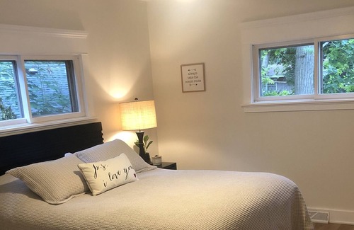 Twin Lakes Cottage | Cute peaceful cottage close to downtown Twin Lakes.