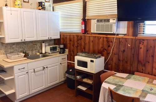 Timber Pond III Apartment | Cute, Quiet And Meticulously Kept. This Private Studio Is Close To Everything.n