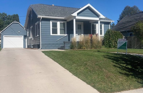 Sheboygan House | Cute Quiet Neighborhood Hideway