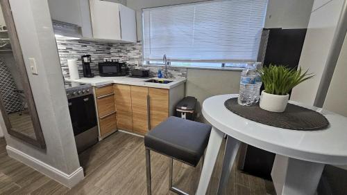 Hollywood Apartment | Cute Renovated Studio 4 Miles from Hard Rock Hotel