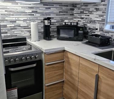 Hollywood Apartment | Cute Renovated Studio 4 Miles from Hard Rock Hotel