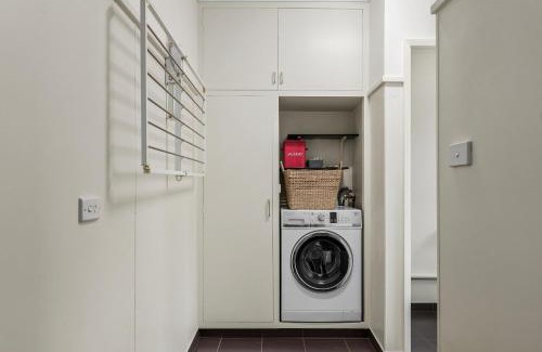 Newtown Apartment | Cute Retro Gem
