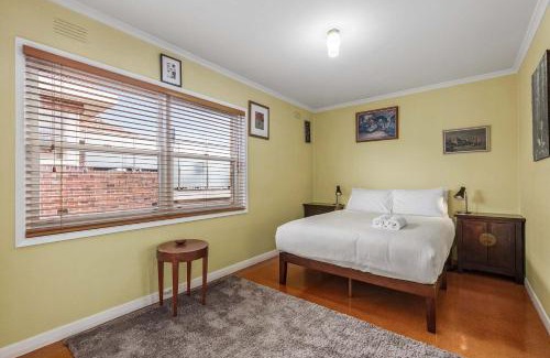 Newtown Apartment | Cute Retro Gem