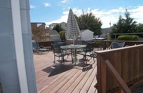 Avalon Cottage | Cute seashore cottage within walking distance to beach & shopping, screened porch