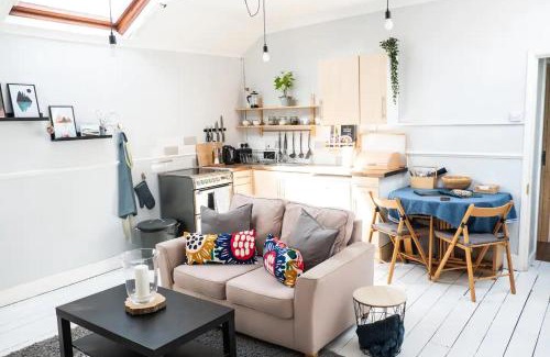 Crickhowell Apartment | Cute Self Catering Flat in the Brecon Beacons