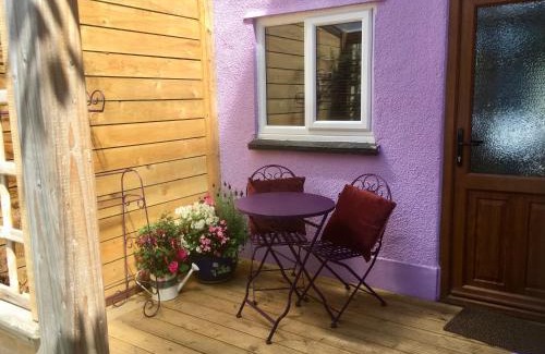 Glastonbury Apartment | Cute self-contained guest room with ensuite and private decked porch in Glastonbury