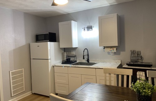 Northwest Apartment | Cute Space Near TownCenter 15 Minutes from Beaches