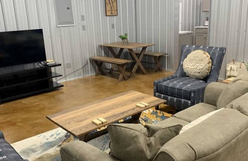 Benton Apartment | Cute Studio Apartment Near Beautiful Kentucky Lake!